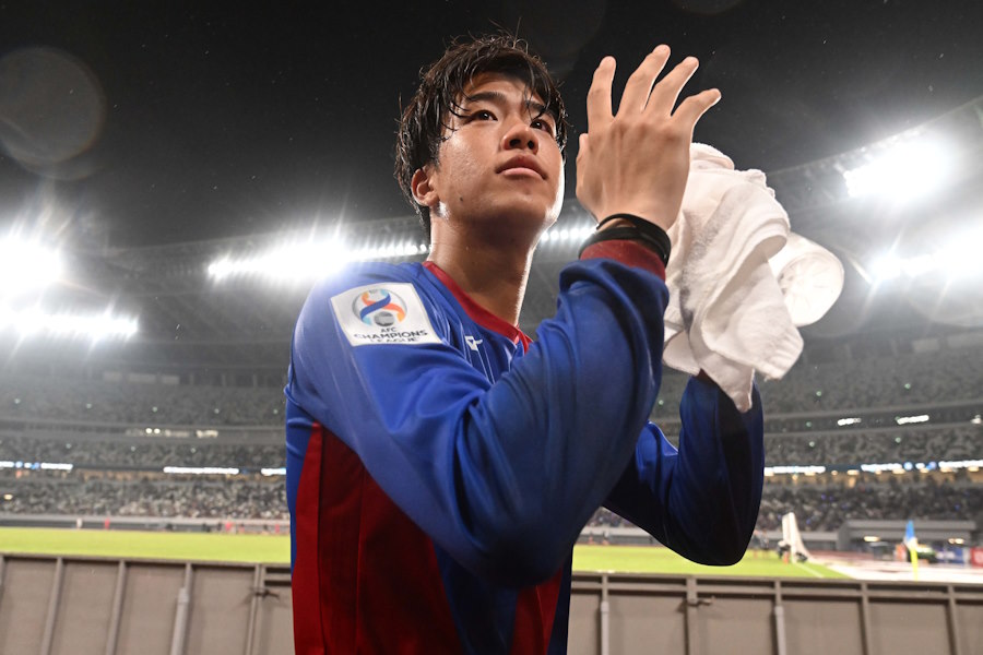 ゴールを決めた甲府の長谷川元希【写真:徳原隆元】