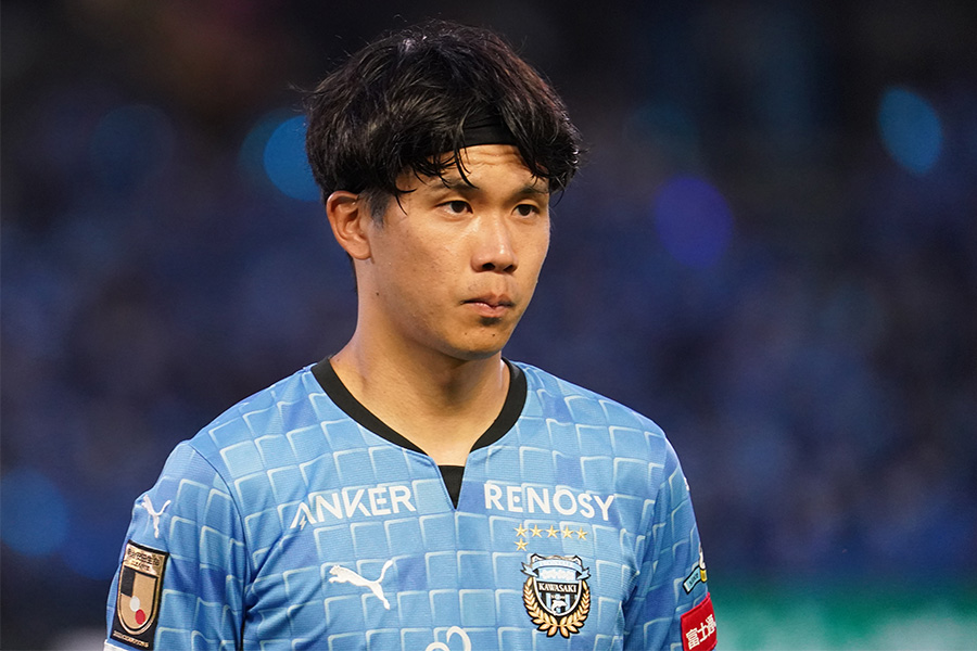 山根視来のボール関与シーンに注目【写真：Getty Images】