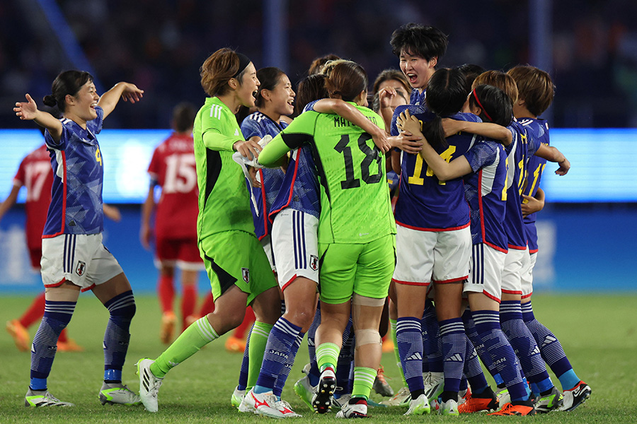 日本女子代表が後半の3ゴールで勝利【写真：ロイター】