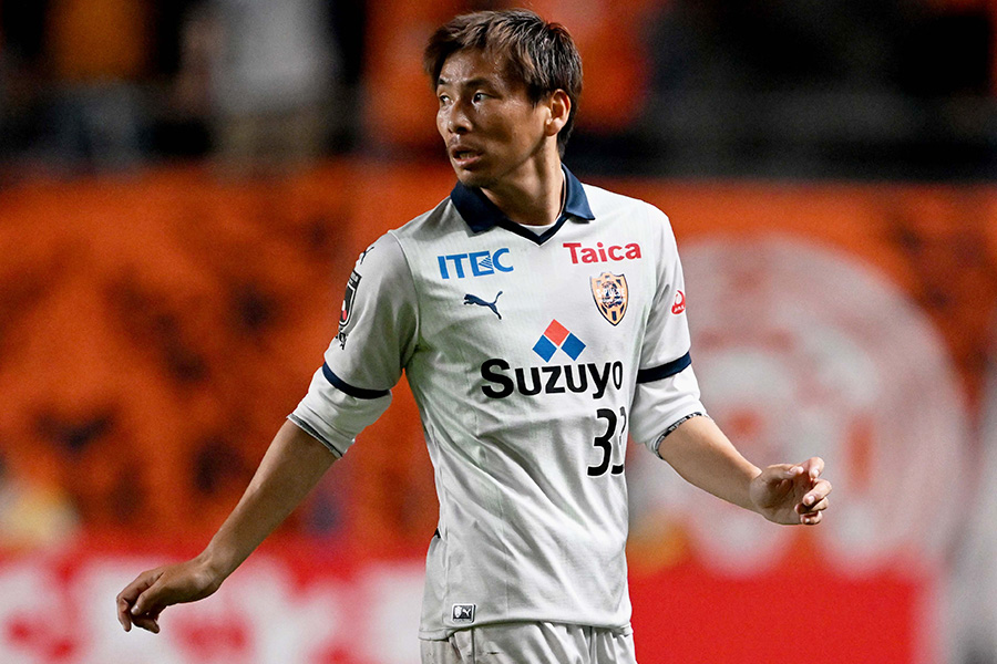 乾貴士が愛息とリフティングパス【写真:徳原隆元】