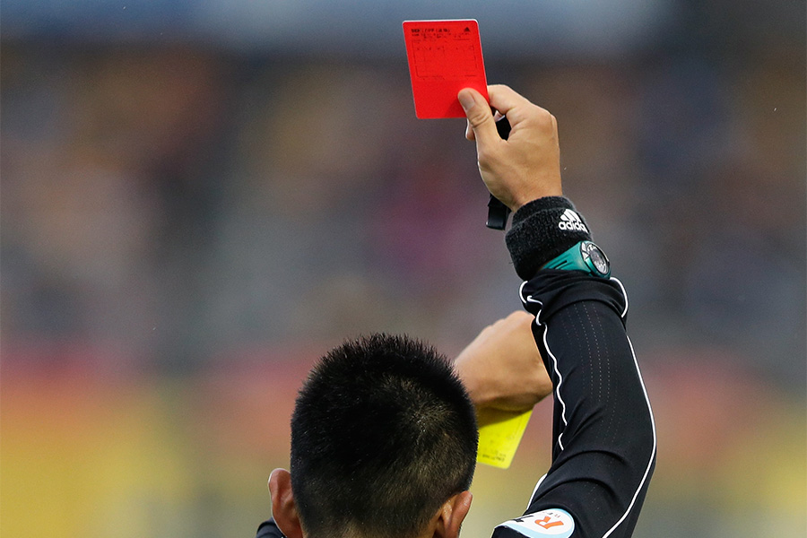 栃木と水戸の一戦で起きた2選手退場シーンに注目（写真はイメージです）【写真：Getty Images】