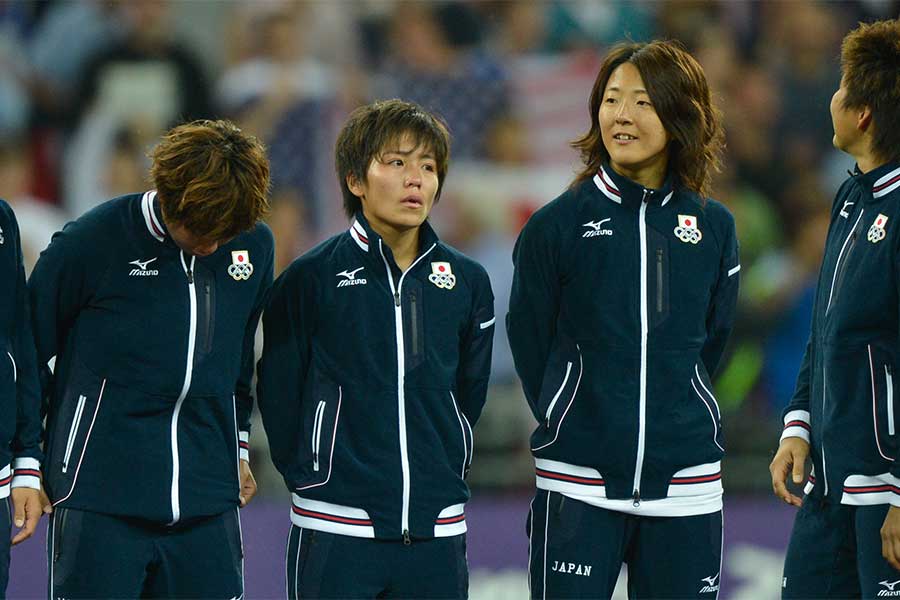 2012年ロンドン五輪の表彰式で悔し涙を見せた岩渕真奈【写真：早草紀子】