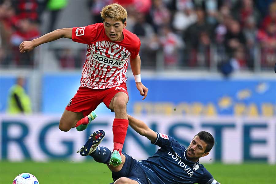 ボーフム戦に右WBで出場した堂安律【写真：Getty Images】