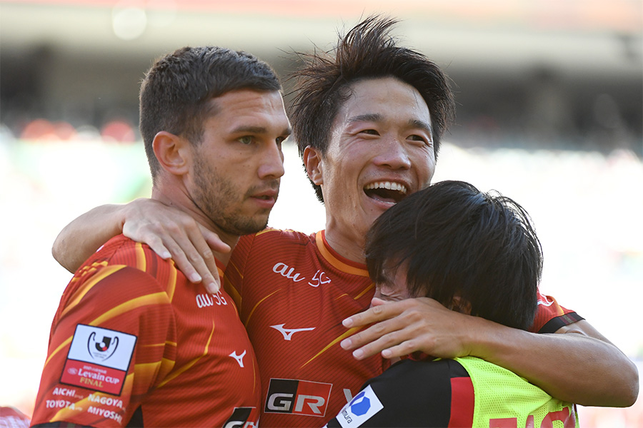 元日本代表DF宮本恒靖氏がMVP受賞のMF稲垣祥に賛辞【写真:Getty Images】