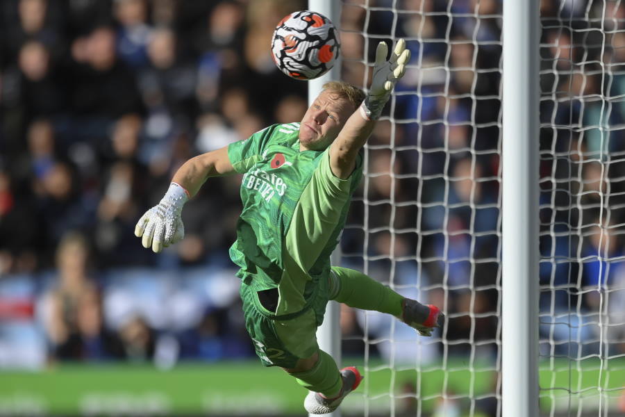 アーセナルGKラムズデールの圧巻片手セーブ【写真：Getty Images】