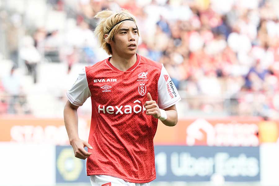 スタッド・ランスでプレーする伊東純也【写真：Getty Images】