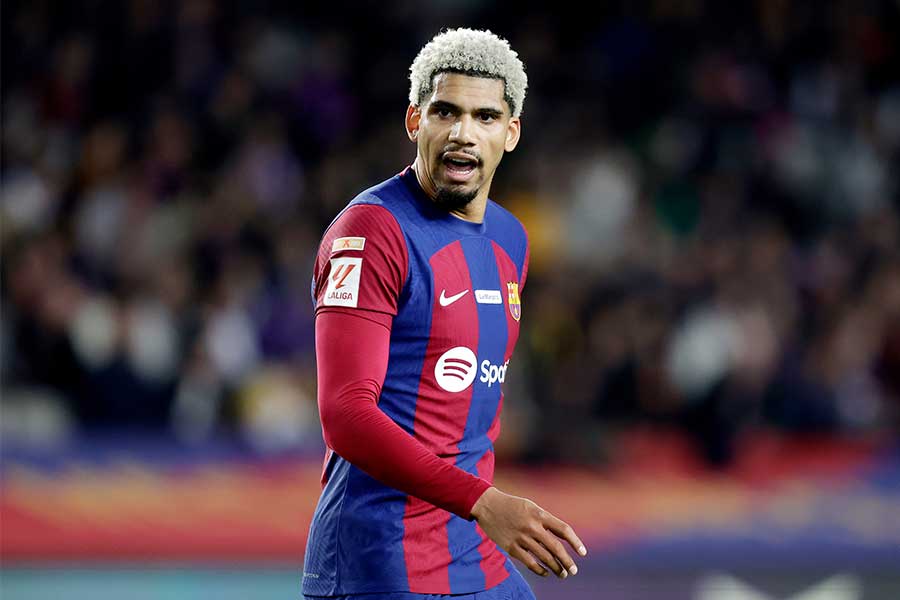 バイエルンがロナルド・アラウホ獲得に本腰か【写真：Getty Images】