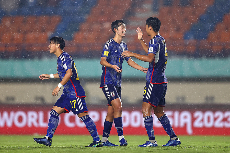 U-17日本代表が「豪雨に彩られた」 W杯の激戦勝利に現地注目「激しい雨で試合が15分間中断したが…」 | フットボールゾーン