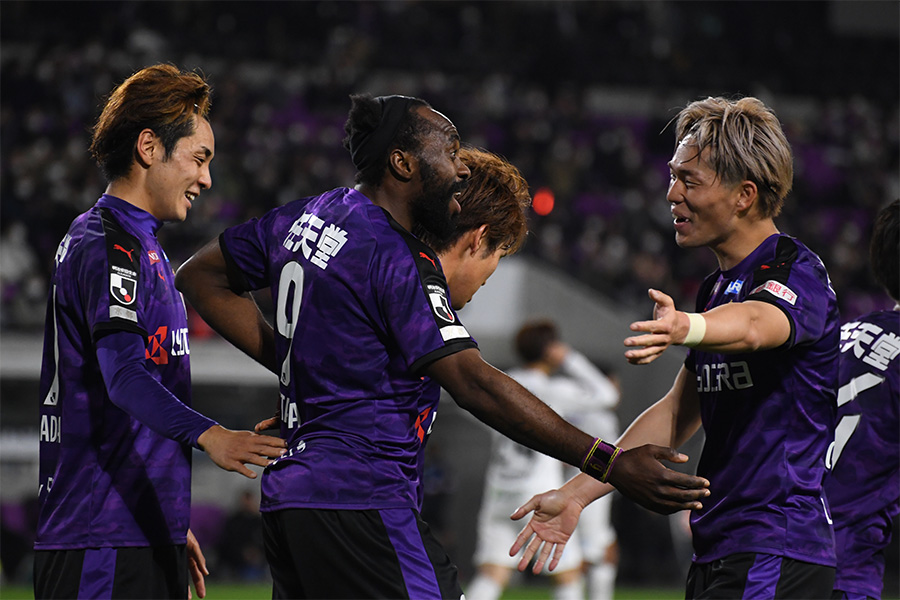 京都が1点リードで後半へ【写真：Getty Images】