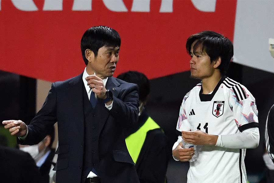 日本代表の森保一監督(左)と久保建英【写真:Getty Images】