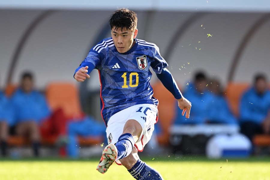 2ゴールの鈴木唯人【写真:徳原隆元】
