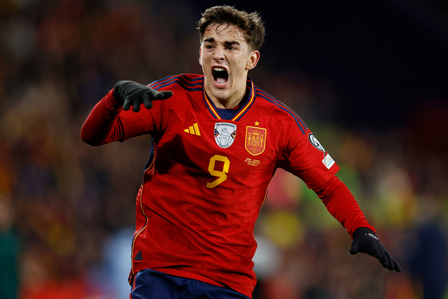 ガビはジョージア戦で負傷交代【写真：ロイター】