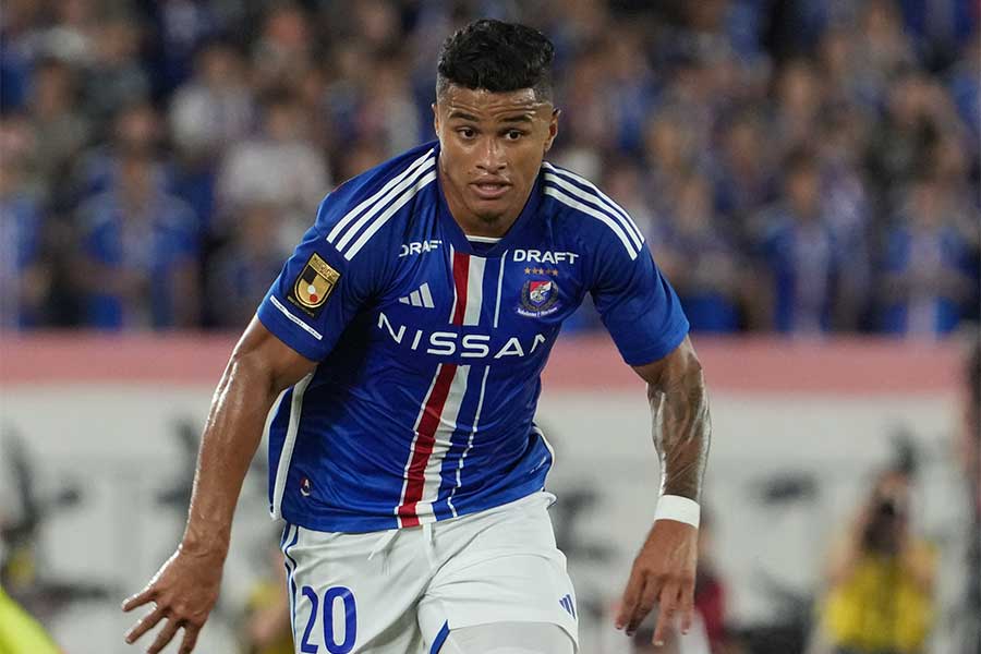 横浜FMヤン・マテウスへのファウルシーンにSNS上で疑問の声【写真：Getty Images】