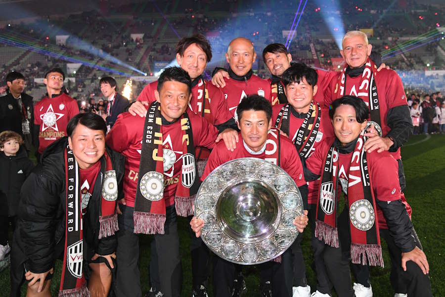 吉田監督の下、神戸が悲願の初優勝【写真：徳原隆元】
