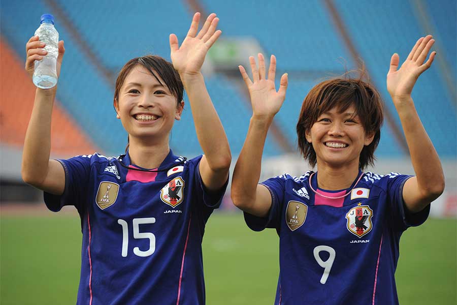 なでしこジャパンで共闘した鮫島彩（左）と川澄奈穂美【写真：Getty Images】