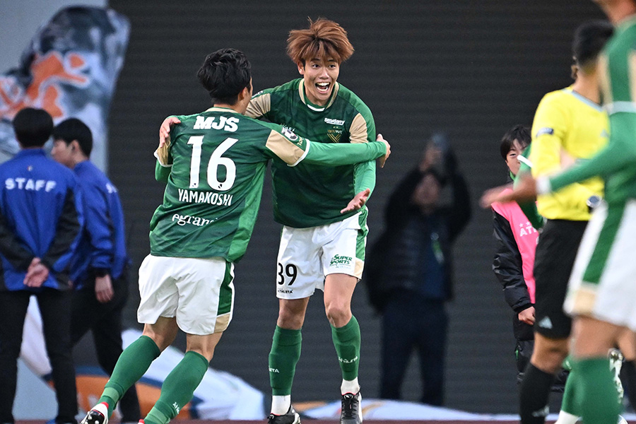 染野唯月のPK弾がJ1昇格を決めた【写真：徳原隆元】