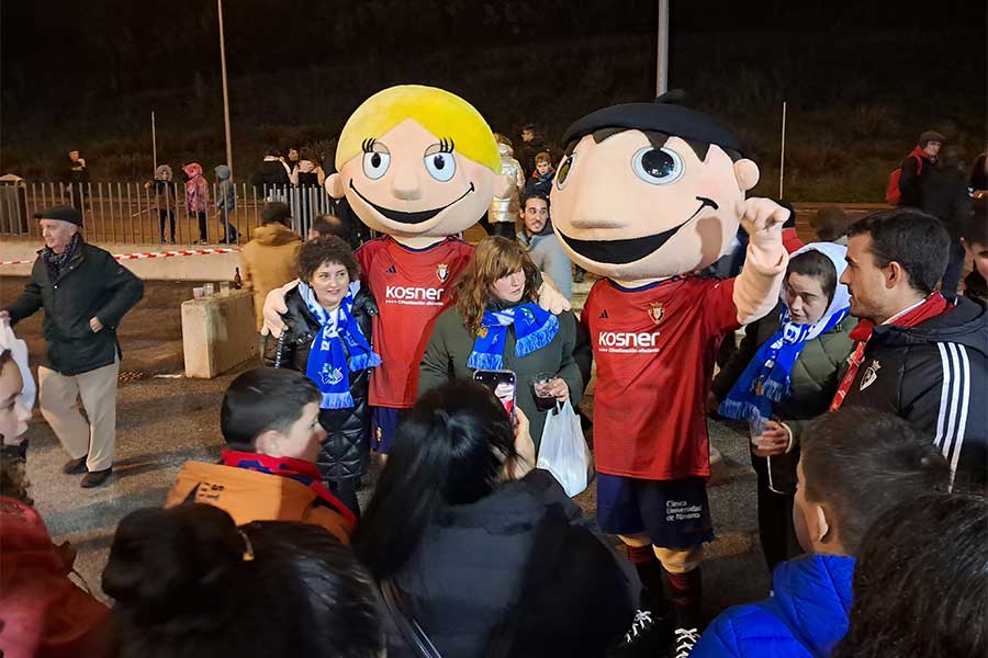 ソシエダが乗り込んだオサスナの本拠地エスタディオ・エル・サダールの様子【写真：高橋智行】