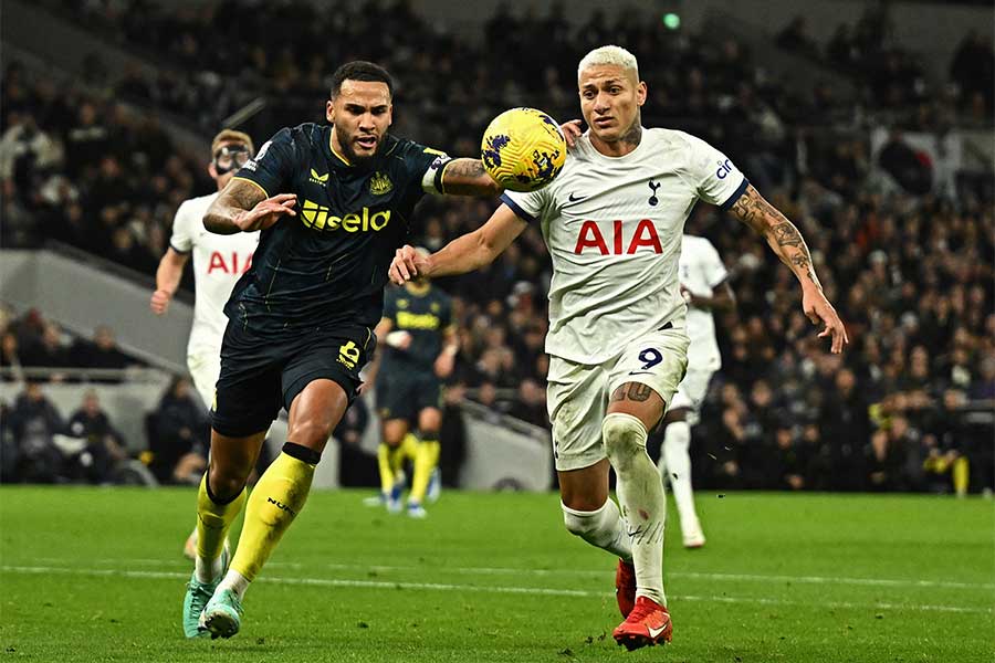 トッテナム対ニューカッスル戦でカメラが捉えたエスコートキッズが話題【写真:ロイター】