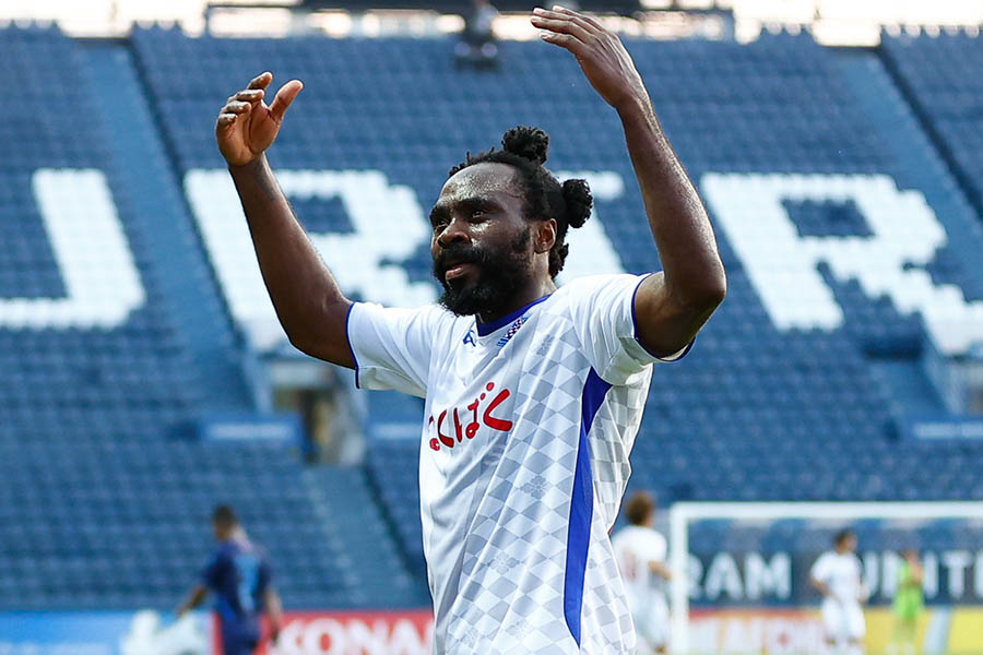 甲府ウタカが2ゴール【写真：Getty Images】