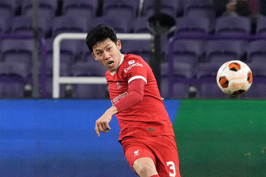 リバプールでプレーする遠藤航【写真：Getty Images】