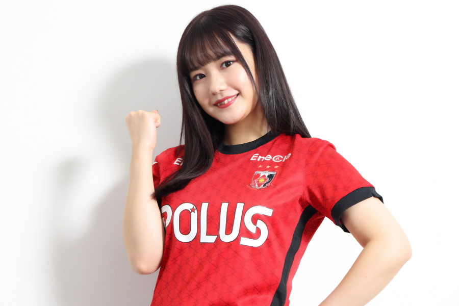 「モーニング娘。'21」の横山玲奈さんは大好きな浦和レッズ以外にもサッカー選手を網羅【写真：高橋 学】