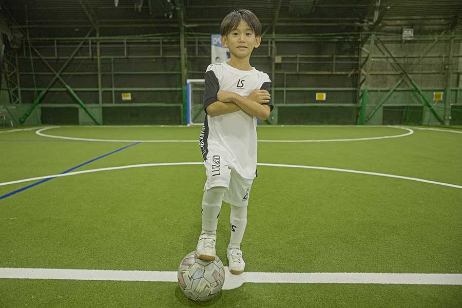 大阪府在住の小学2年生・手銭冠生くん【写真：パウロ吉田】