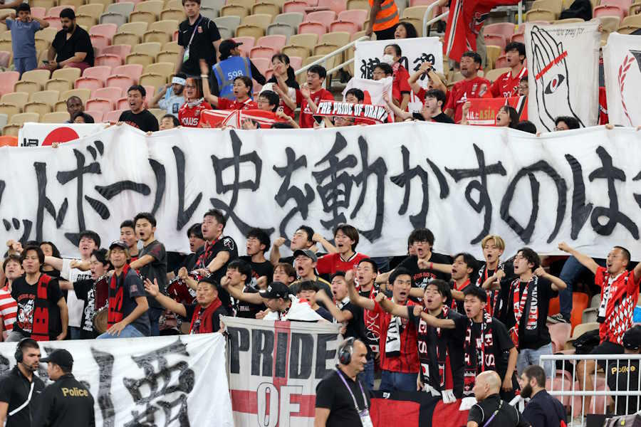 ドイツ人の熱狂的な浦和サポーターに脚光【写真：ロイター】