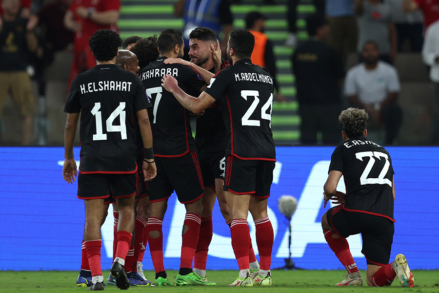 浦和が前半にコーナーキックから失点【写真：Getty Images】