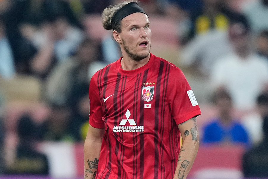 アレクサンダー・ショルツがPKを決めて2-2の同点に!【写真:Getty Images】