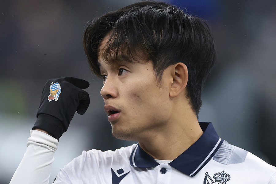 久保建英がパリ・サンジェルマンに挑む【写真：Getty Images】