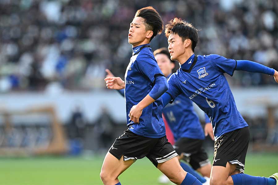 ロングスローを巡って巧みな戦術を見せた広島国際学院【写真：徳原隆元】