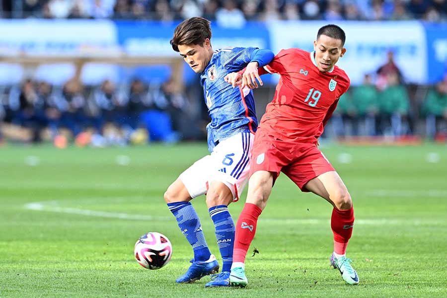 日本代表対タイ代表の一戦はスコアレスで後半へ【写真：徳原隆元】