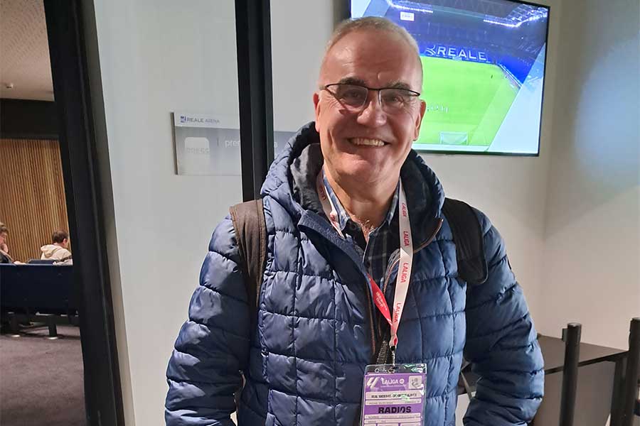 久保建英について語ったスペイン国営ラジオ局「RNE」のフアン・カルロス・センドヤ・アルバレス氏【写真：高橋智行】