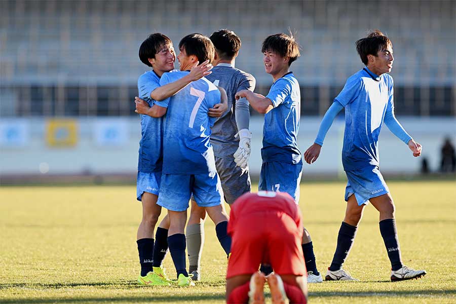 神村学園を破り準決勝進出を決めた近江【写真：徳原隆元】
