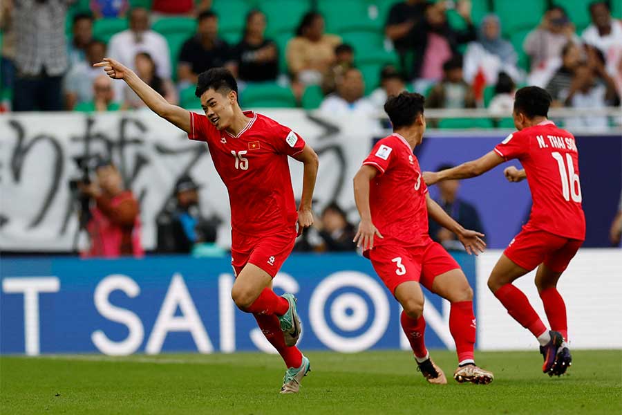 日本に大健闘のベトナム代表【写真:ロイター】