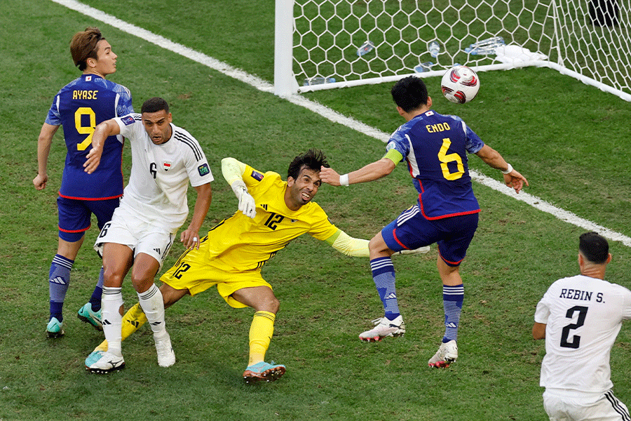 遠藤航がコーナーキックから1点を返した【写真:ロイター】