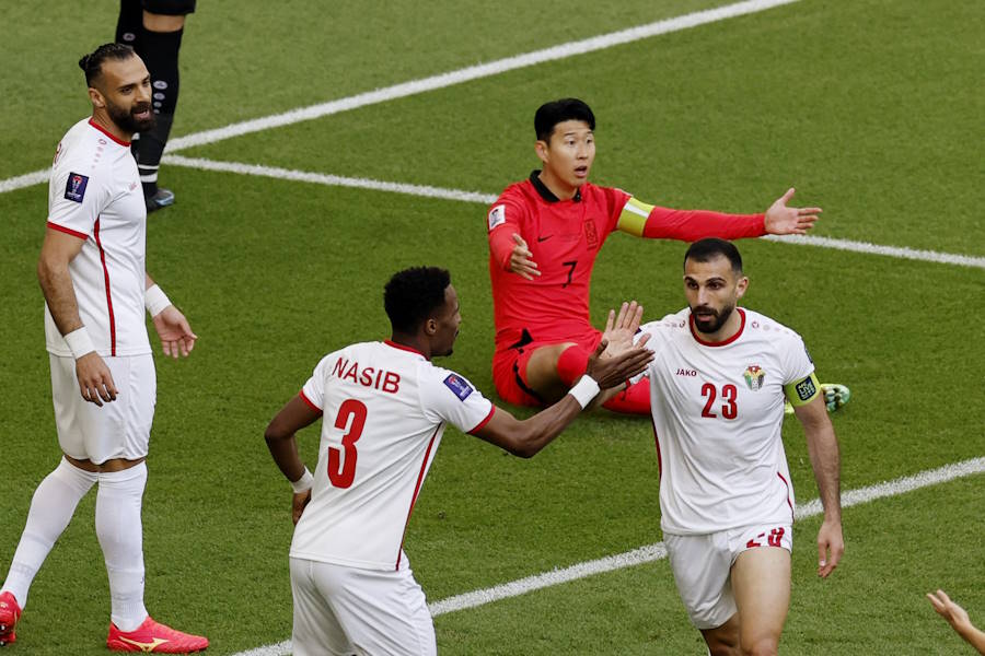 ソン・フンミンのPKで先制点【写真：ロイター】