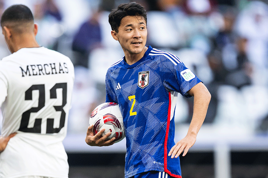 右サイドバックで出場した菅原由勢【写真：Getty Images】