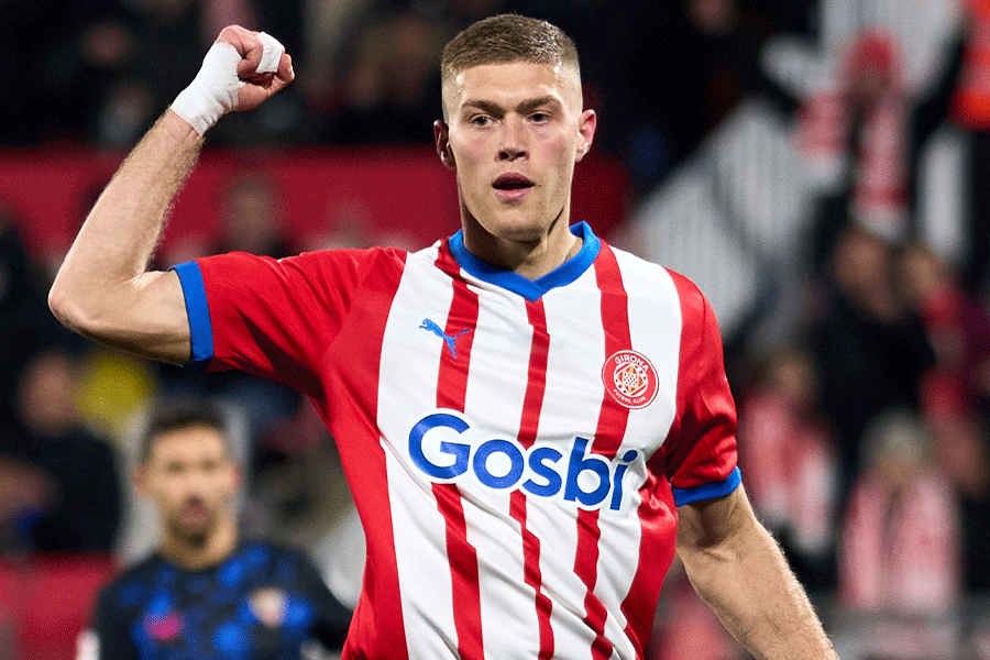 アルテム・ドフビクがセビージャ戦でハットトリック【写真:Getty Images】