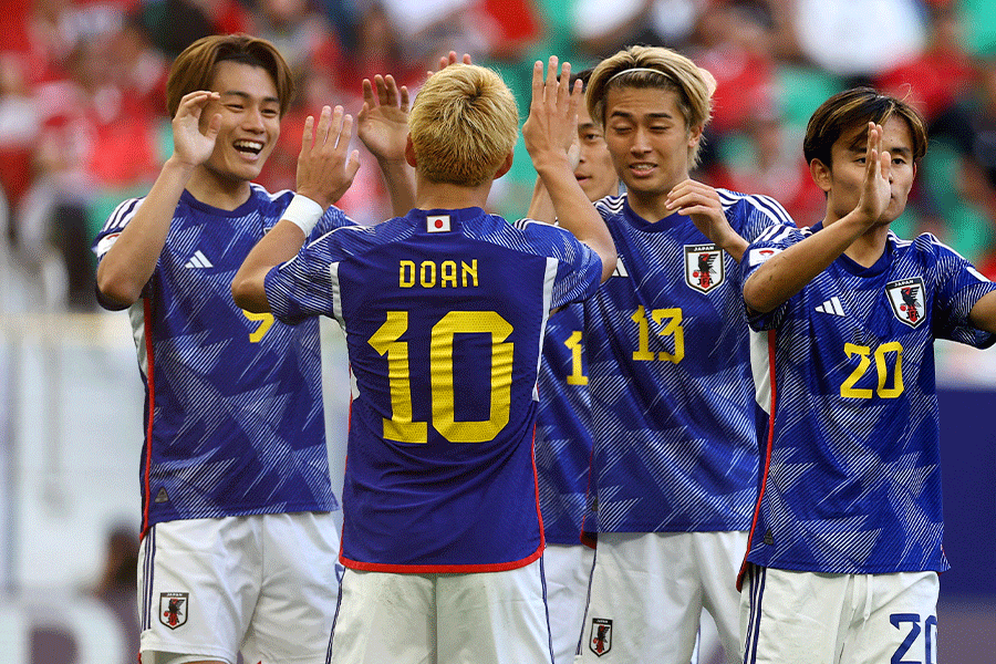 決勝トーナメント進出を決めた日本代表【写真:ロイター】