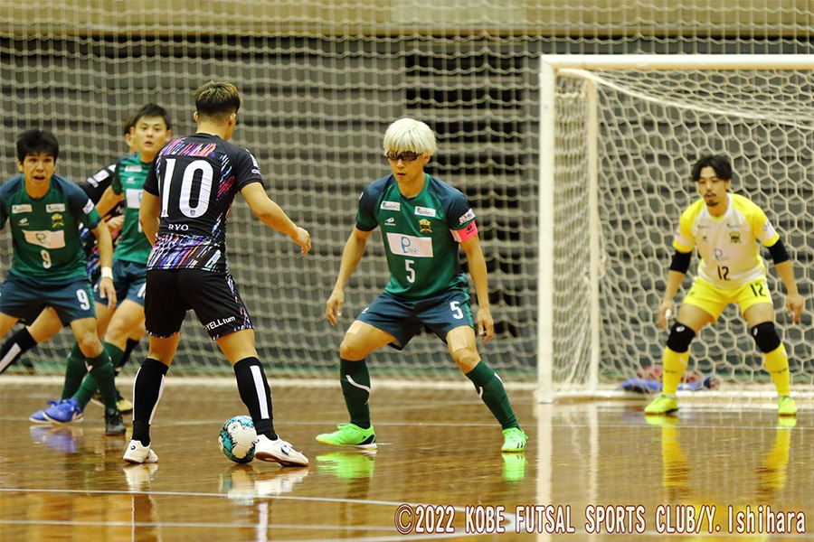 当初はサッカーとの違いに戸惑った松本光平だったが「ちょっとずつ改善していける」と手応え【写真提供:デウソン神戸】