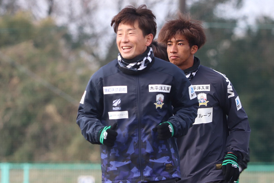 FC岐阜で新たな挑戦に挑むDF宇賀神友弥【写真：(C) FC GIFU】