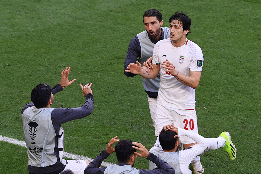 サルダル・アズムンの逆転弾は幻に【写真：ロイター】