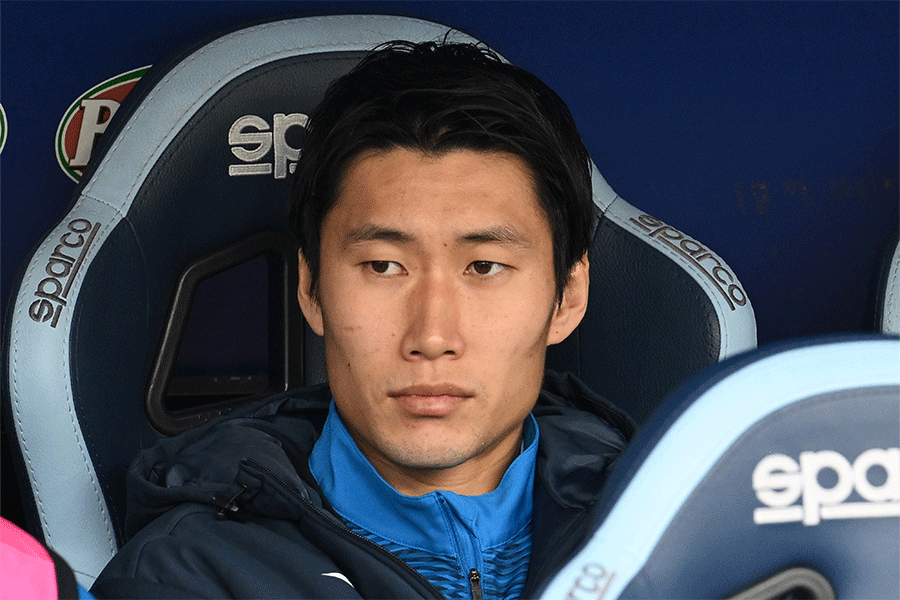 ベンチでの時間が増えている鎌田大地【写真：Getty Images】