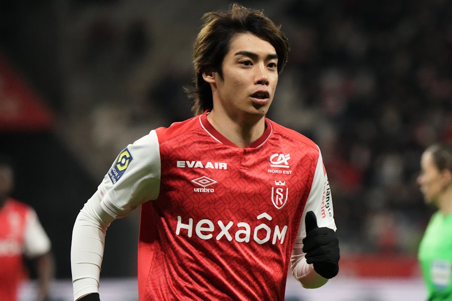 ランスでプレーする伊東純也【写真：Getty Images】