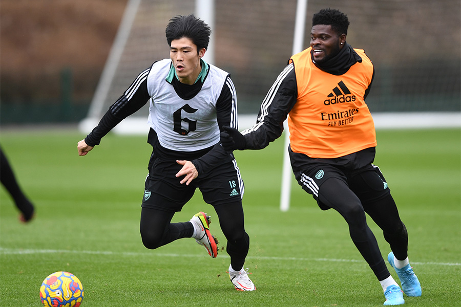 トレーニングに復帰したDF冨安健洋【写真：Getty Images】