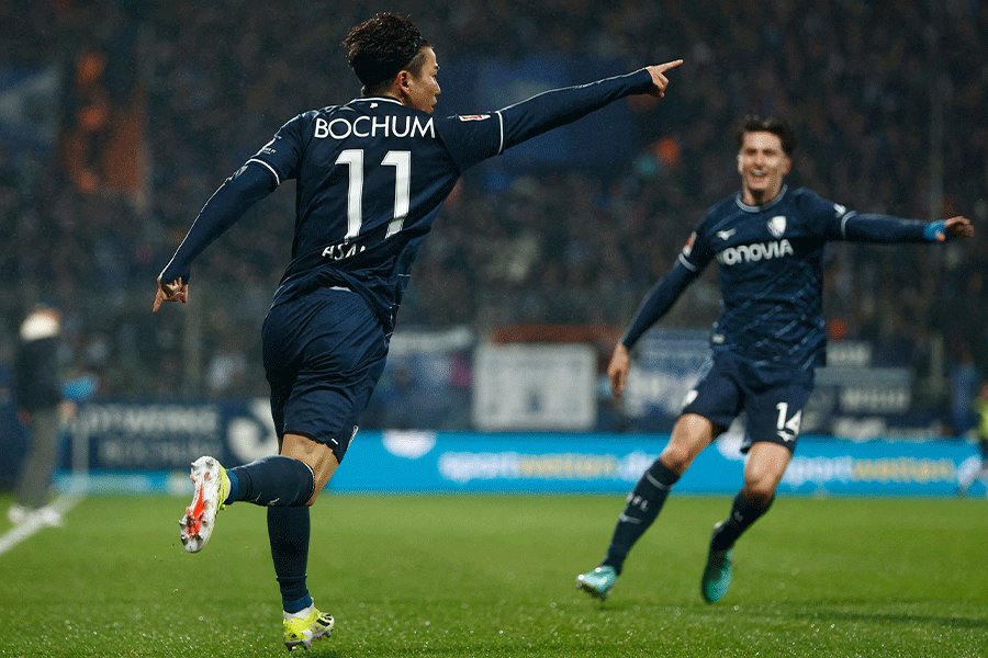 マヌエル・ノイアーから再びゴールを奪った浅野拓磨【写真：ロイター】