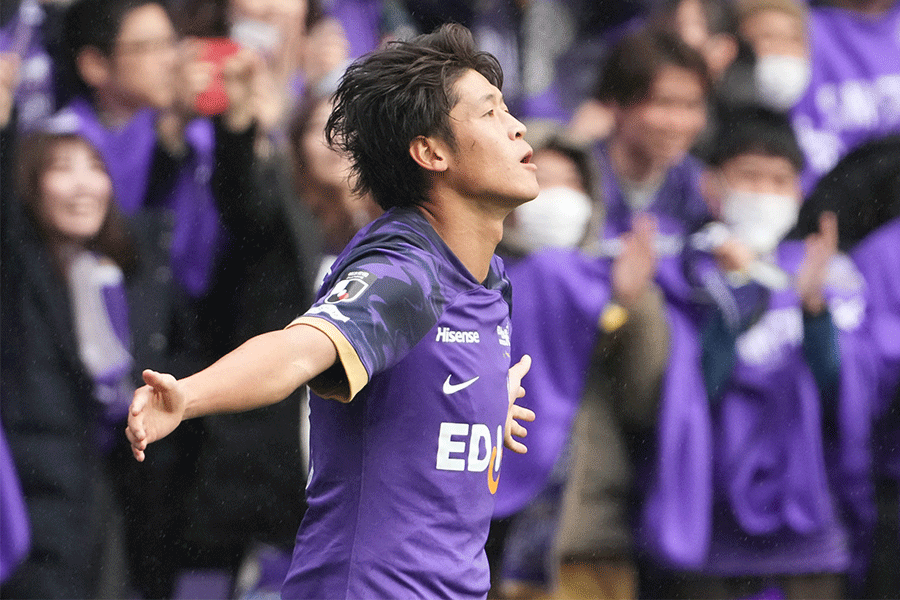 2ゴールを決めた大橋祐紀【写真：Getty Images】