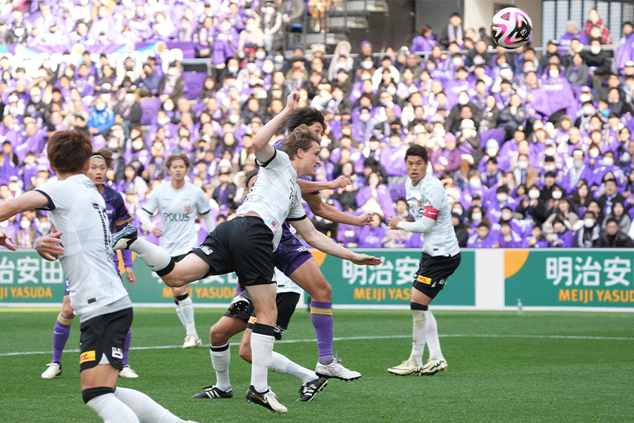 浦和は開幕戦で0-2の敗戦【写真：Getty Images】