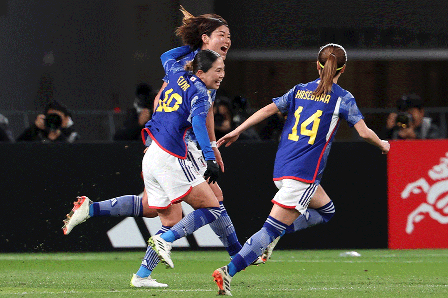 なでしこジャパンがセットプレーから先制ゴール【写真：ロイター】